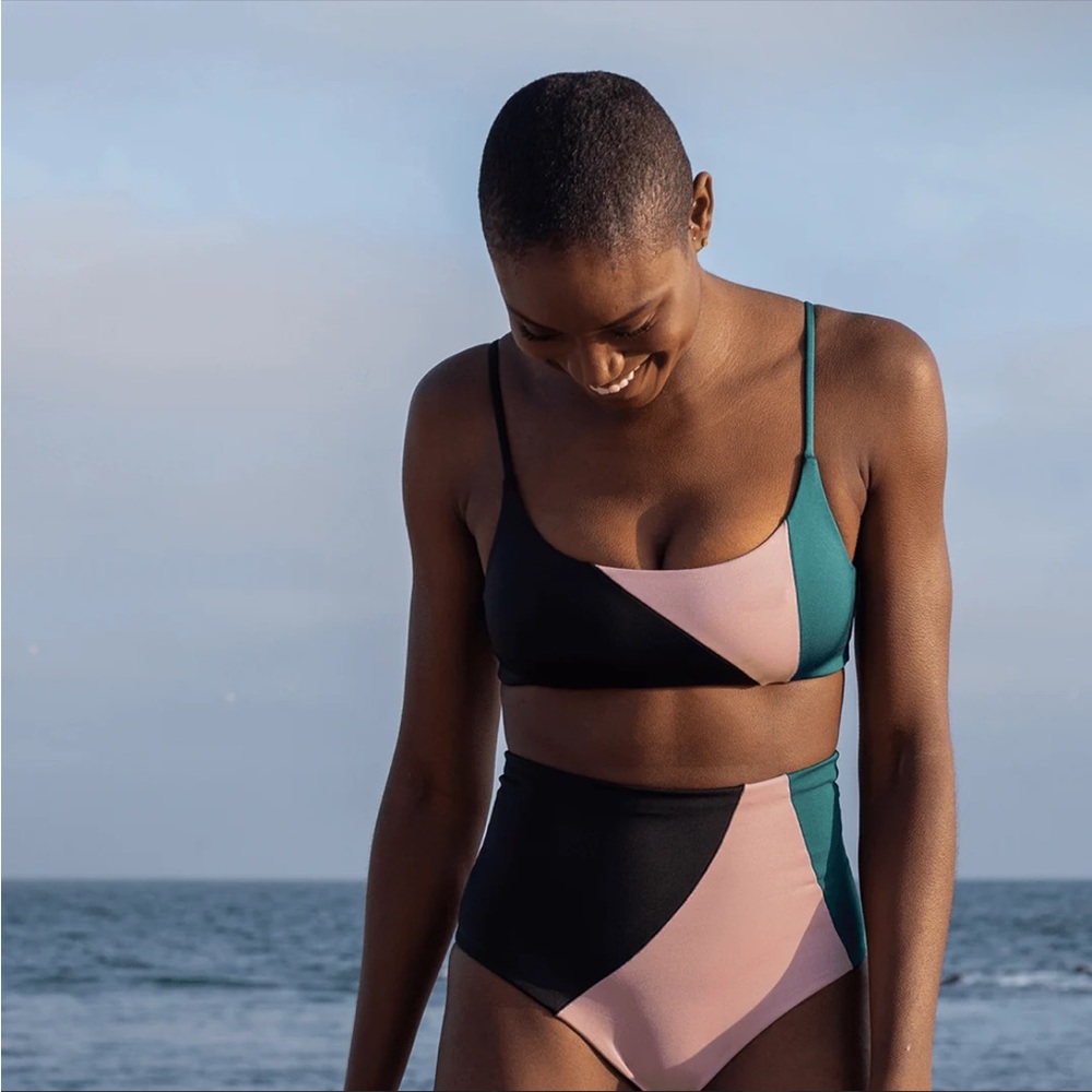 Left On Friday Hi Tide bikini bottom in Party Waves jet black and mauve color